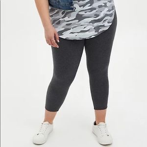 SIZE 6 Torrid Grey Cropped Leggings